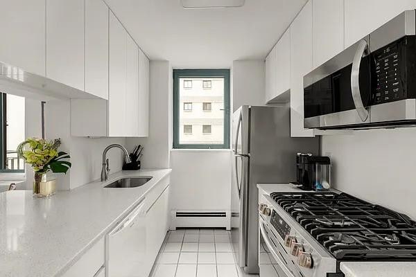 Building Photo - 311 Greenwich St