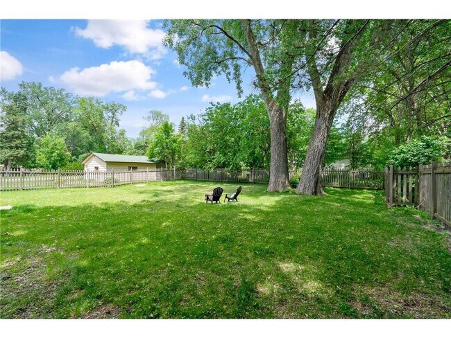 Building Photo - 540 Orchid Ln N