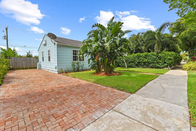 Foto del edificio - 840 Avon Rd