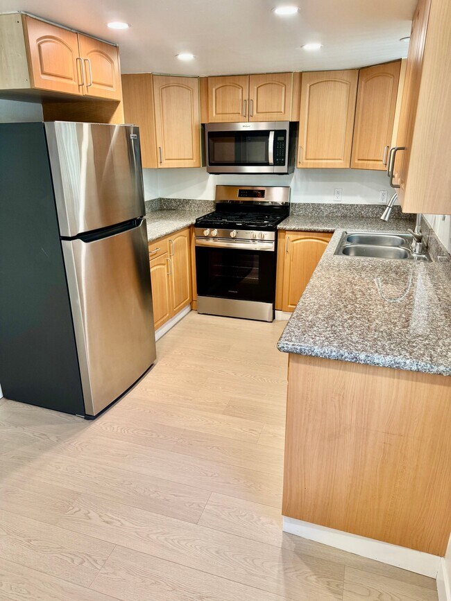 Foto del edificio - 11741 Gilmore St