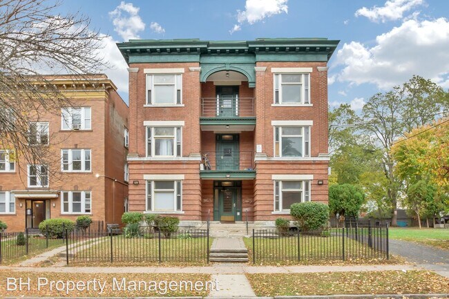 Building Photo - 53 Evergreen Ave