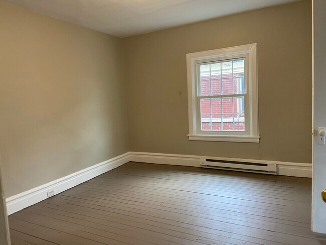 Building Photo - 609 N Plum St