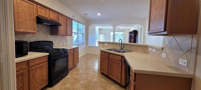 Building Photo - 12908 Southern Valley Dr