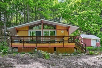 Building Photo - 155 Town Hall Rd
