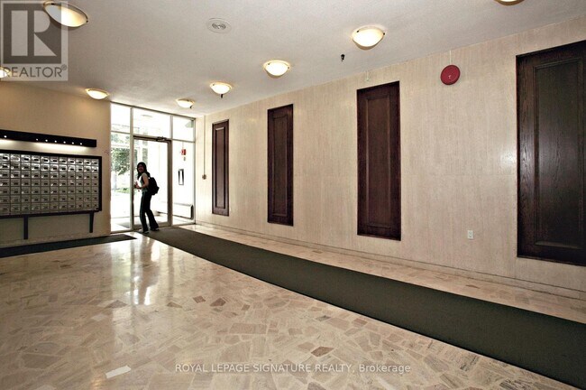 Building Photo - 1500-1500 Bathurst St