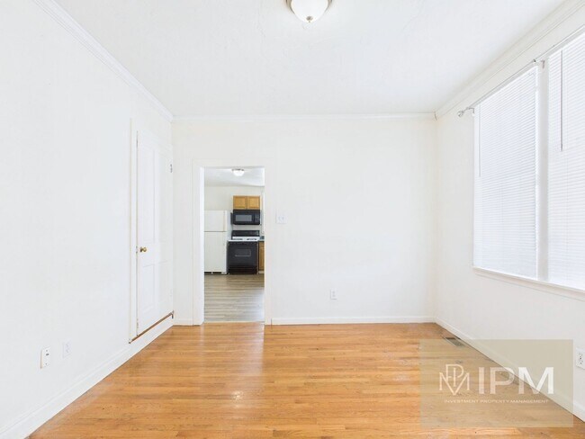 Building Photo - 366 High St