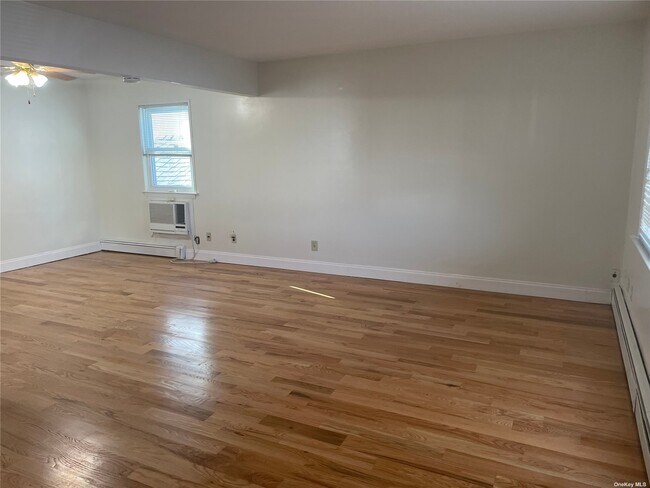 Foto del edificio - 241-20 140th Ave