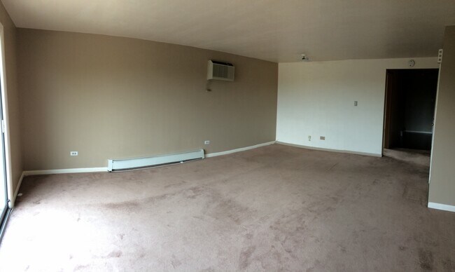 Building Photo - 102 Glen Ellyn Rd