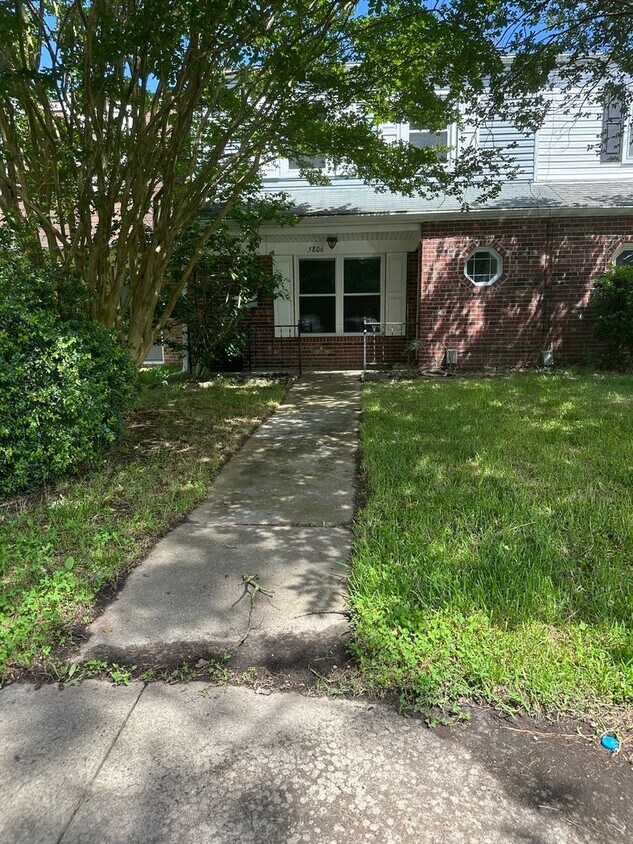 Primary Photo - Lake Edward-3 bedroom 1.5 bath Townhouse