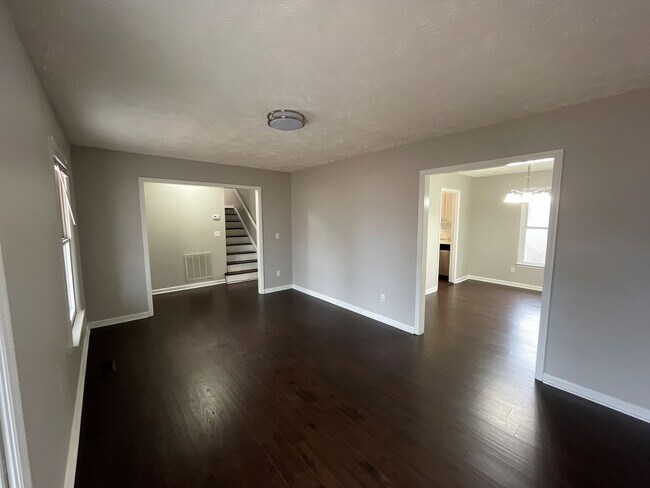 Building Photo - Updated 4 Bedroom / 3 Bathroom with In-Law...