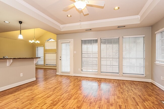 Building Photo - 112 Golfview Ct