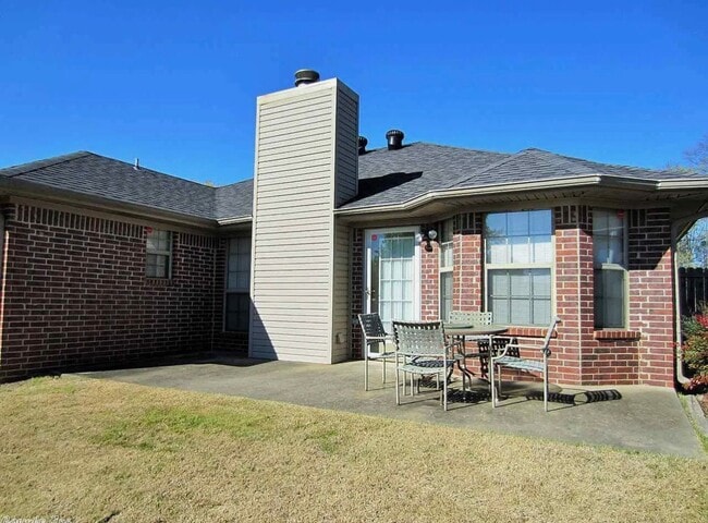 Building Photo - 2708 Henson Pl