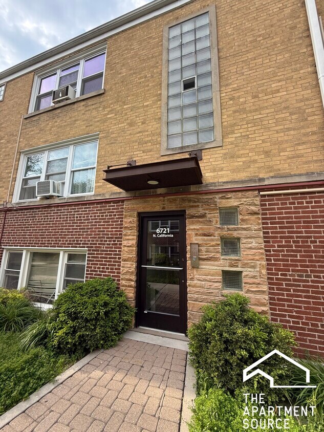 Building Photo - 6721 N California Ave