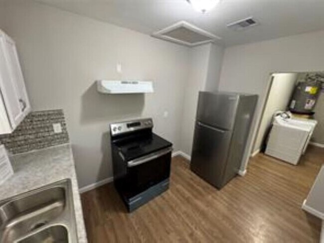 Foto del edificio - 3231 Holman St