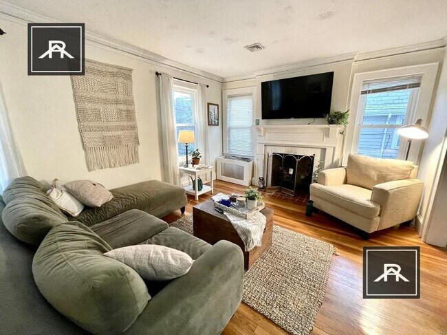 Foto del edificio - 4 bedroom in Brookline MA 02446
