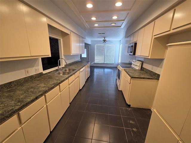 Building Photo - 303 Shoreview Dr