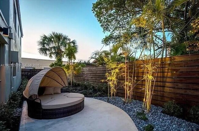 Foto del edificio - 1273 NE 38th St