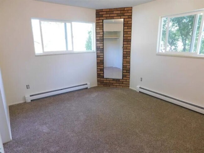 Building Photo - Spacious 4 Bedroom, 3 Bathroom Home!!