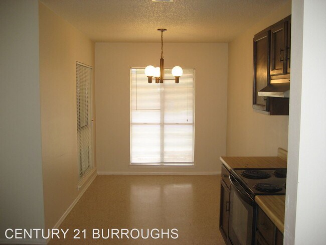 Building Photo - 3 br, 2 bath House - 5903 Lakefront