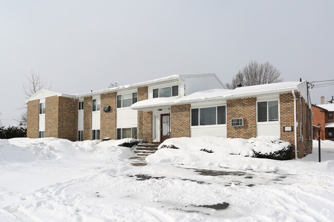 Primary Photo - 21 Winston Dr