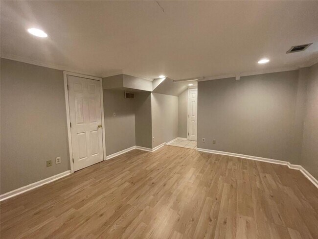 Building Photo - 1150 Blue Ridge Ave NE