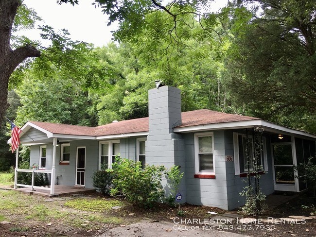 Building Photo - 3 Bedroom 2 Bath House in Summerville