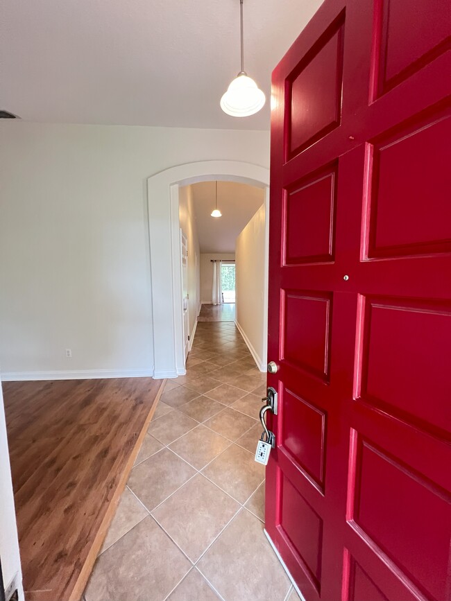 Building Photo - 345 Silver Pine Dr