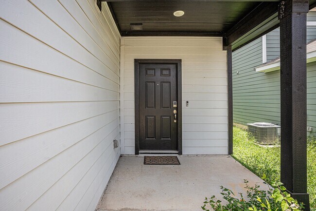 Building Photo - 4422 Chandler Rd