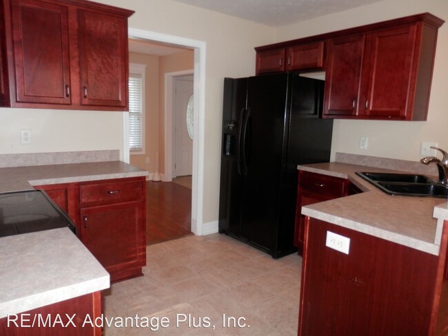 Building Photo - 4 br, 2.5 bath House - 108 Burgundy Court