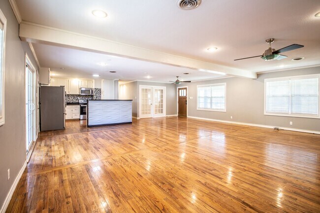 Foto del edificio - Spacious 3 bed 2 bath Home