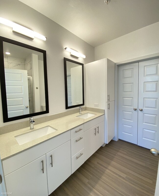 Foto del edificio - 1 br, 1 bath Condo - 18822 Hilltop Commerc...