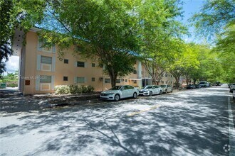 Building Photo - 1014 Salzedo St