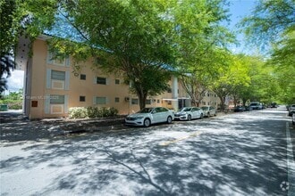 Building Photo - 1014 Salzedo St