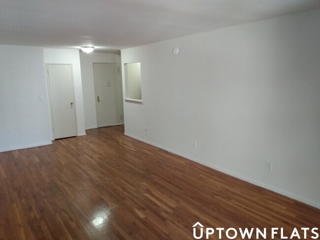 Building Photo - 2875 Bainbridge Ave