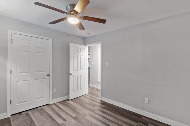 Building Photo - Park Ridge Apartments