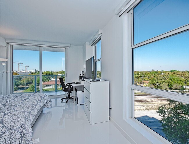 Foto del edificio - 4250 Biscayne Blvd