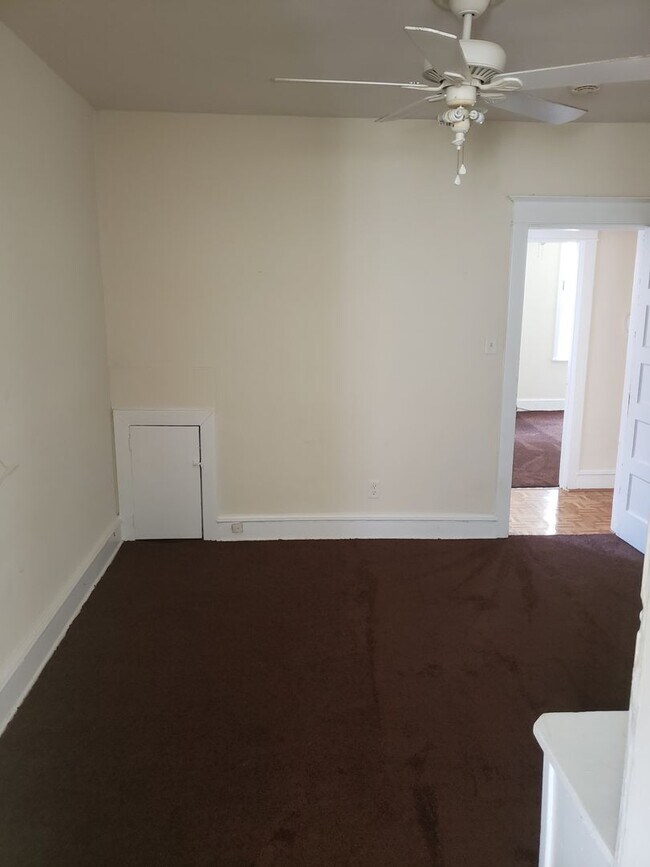 Building Photo - 2nd Floor Apt in Wilmington