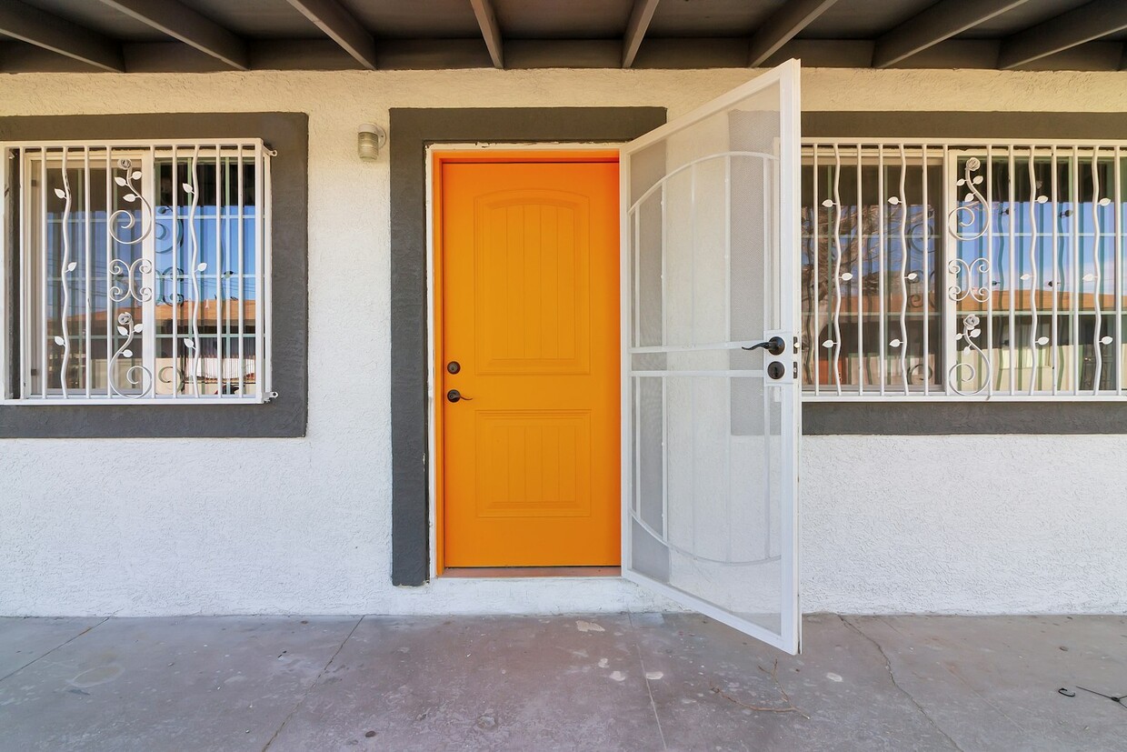 Primary Photo - 2518 N McCarran St