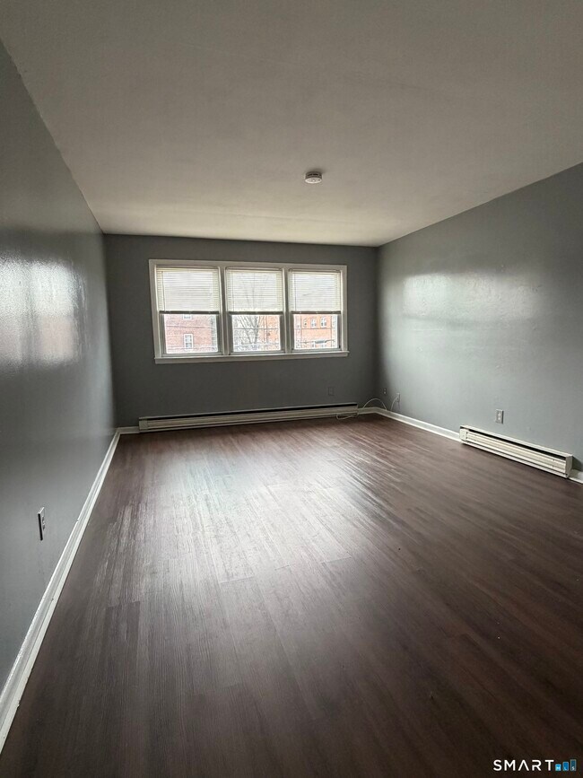 Building Photo - 179 Elm St