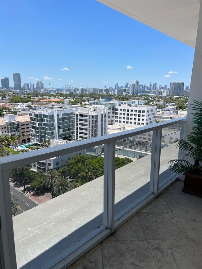 Foto del edificio - 100 Lincoln Rd