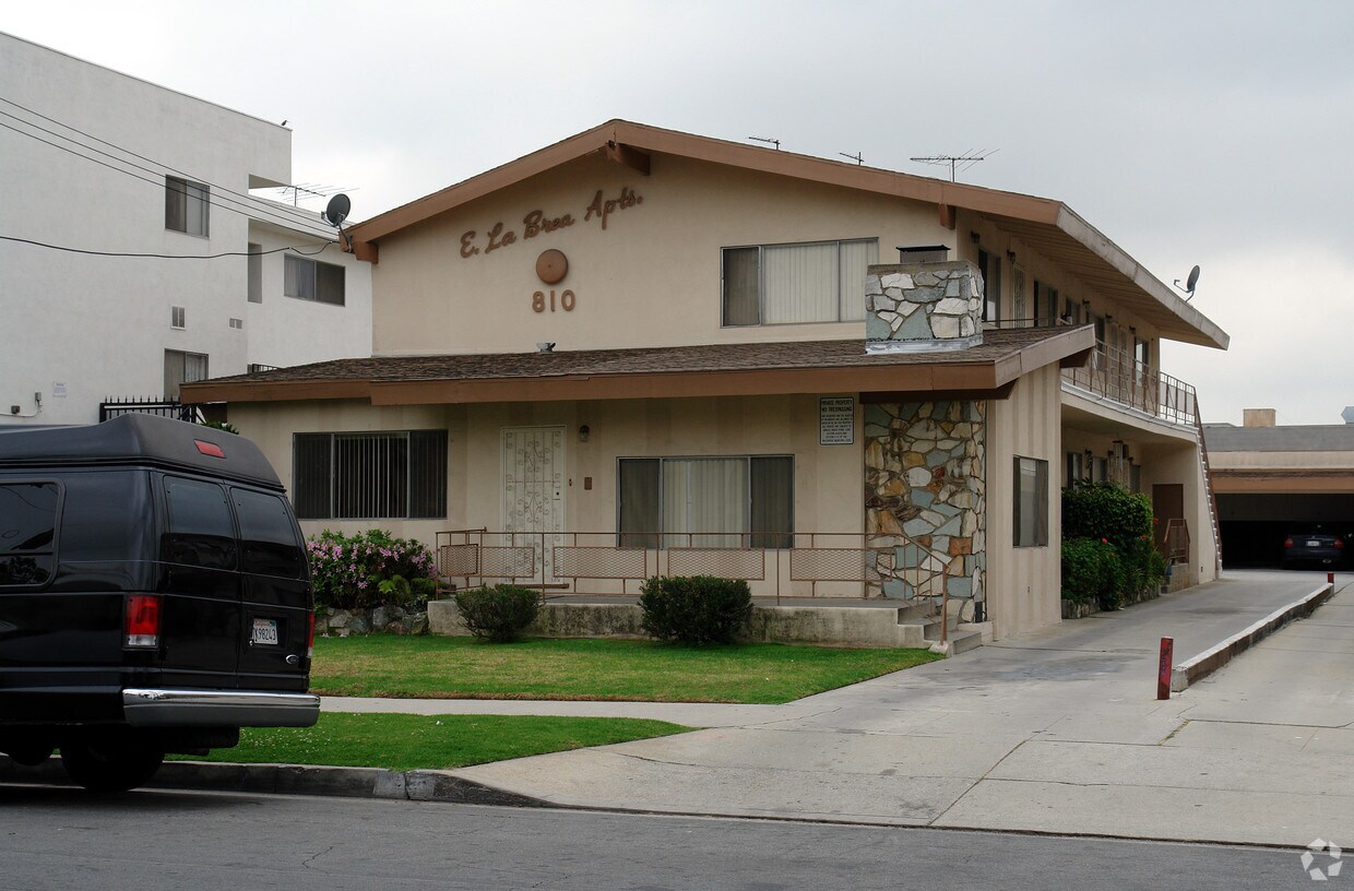 Primary Photo - 810 E La Brea Dr