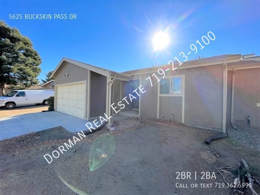 Foto principal - Townhome with Garage