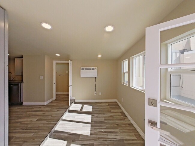 Building Photo - 1 Bedroom Cottage in the heart of Laguna B...