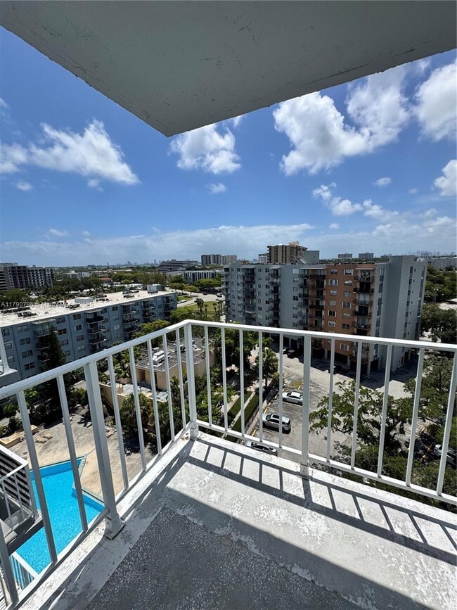Foto del edificio - 1470 NE 125th Terrace