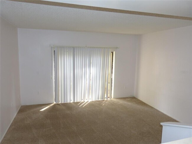 Foto del edificio - 5806 Windhover Dr