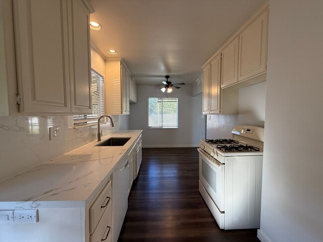 Foto del edificio - 3 Bed 1 1/2 Bath Updated Home