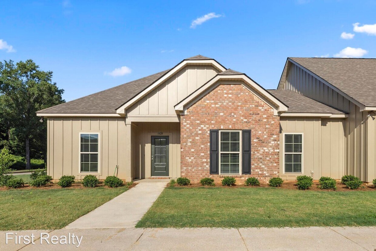 Primary Photo - 3 br, 2 bath House - 1642 Academy Drive, U...