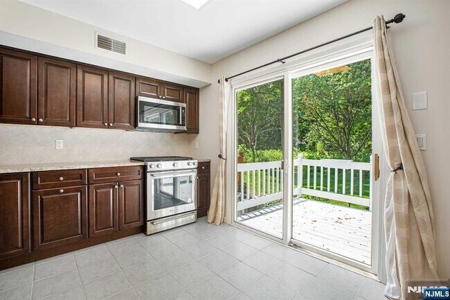 Building Photo - 6-04 Cross Meadows