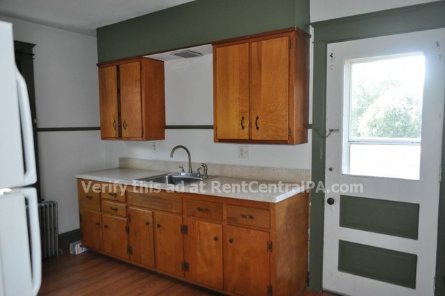 Building Photo - 2312 Hoffer Ave Apt 2