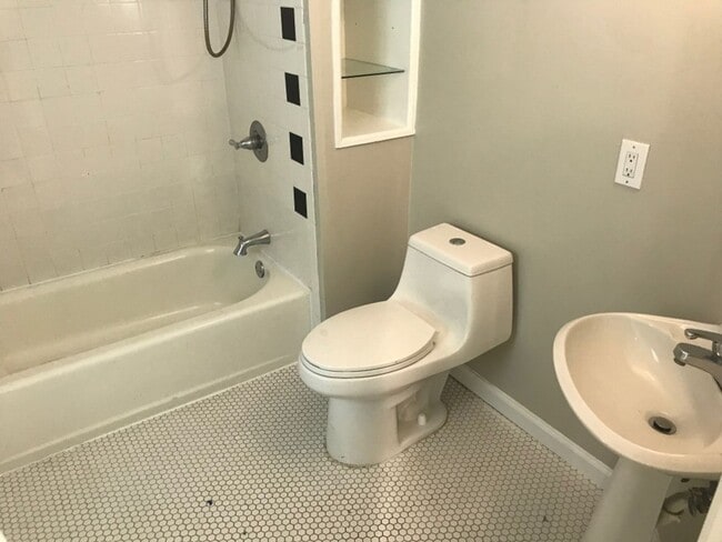 Building Photo - 2 bdrm, 2 bath home in Grant Park